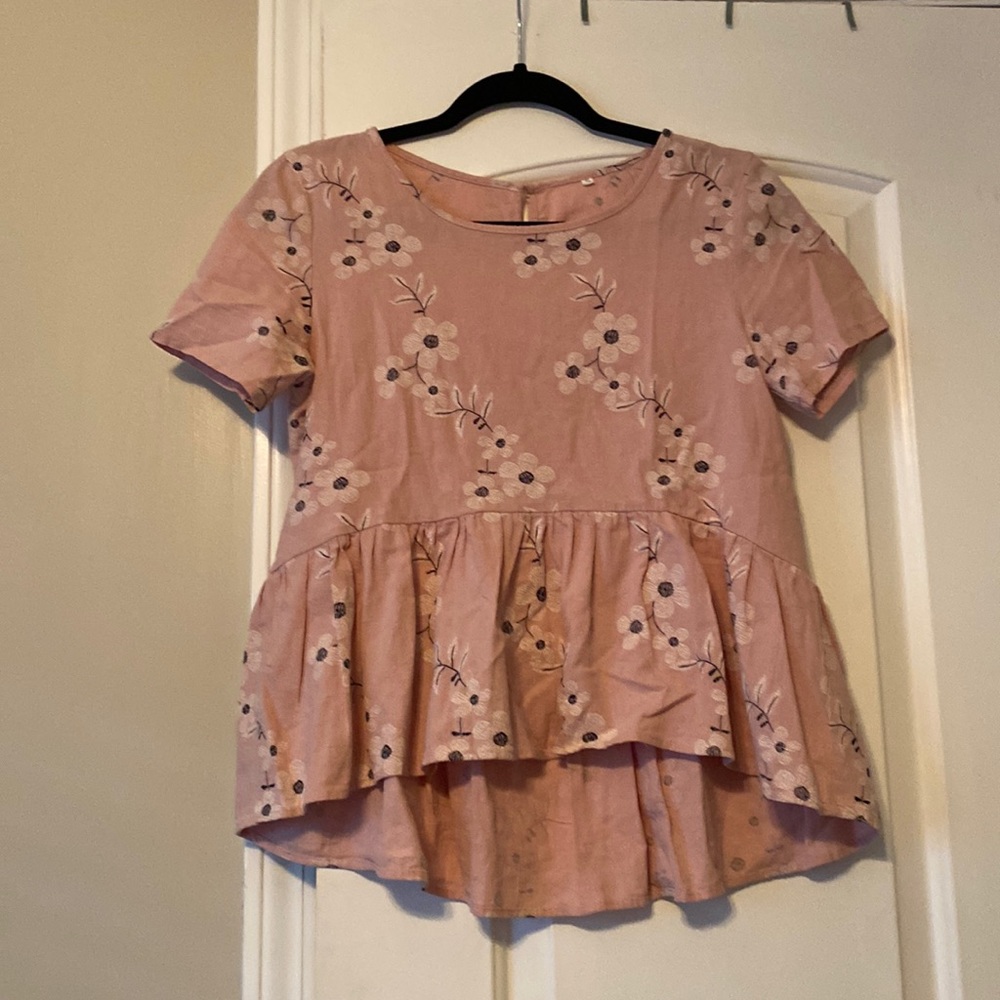 Fun light pink floral flowy top